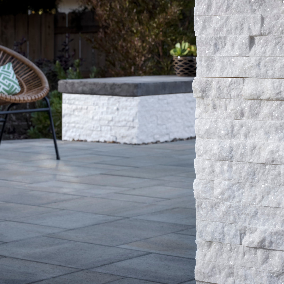 le2frwhpS_Stone_Essentials_Ledger_Panel_Frost_White_Split_Face_Exterior_Wall_Island_Stone_square-1.jpg