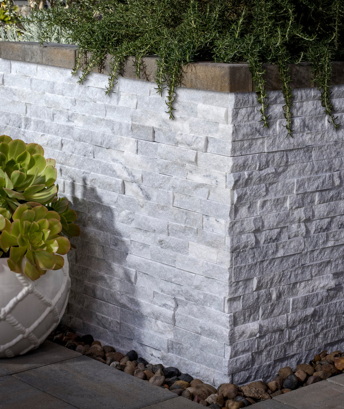le2molipS_-_Stone_Essentials_Ledgers_Moonlit_Split_Face_Exterior_Wall-1.jpg